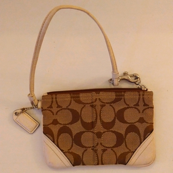 VGUC. Coach Signature C wristlet. - Picture 2 of 9